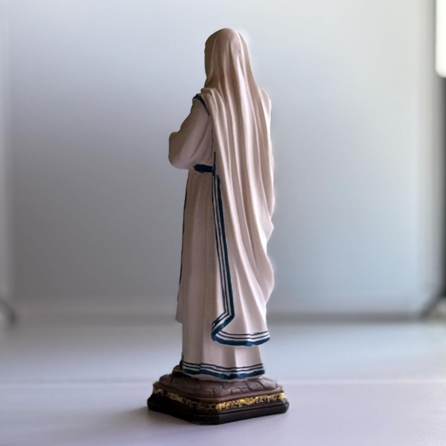 Mother Teresa of Calcutta Figurine Statue - 11.5 Inches; Estatua de Santa Teresa de Calcuta – 29 cm (11.5 pulgadas)
